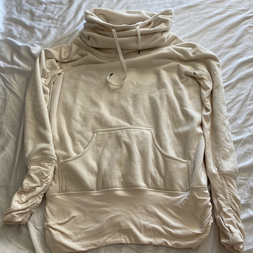 Lululemon cream sweatshirt